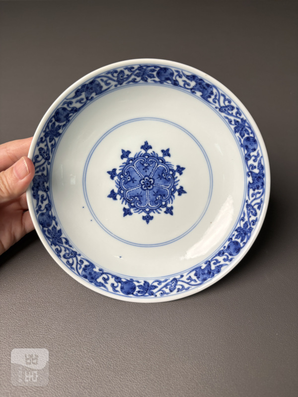 清乾隆 青花缠枝八宝纹盘 - 图7